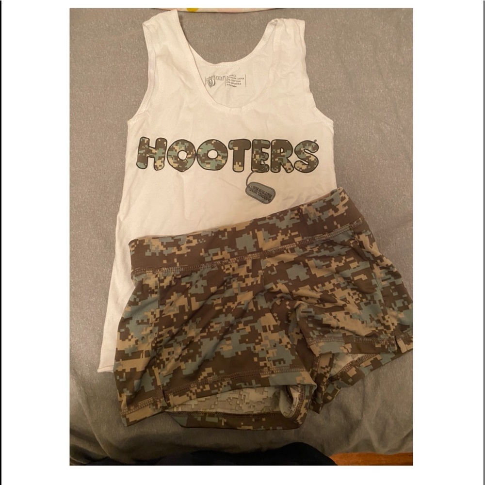 Hooters Halloween costume/uniform